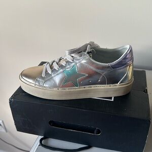 SHUSHOP Petula Metallic Sneakers - Size: 7.5